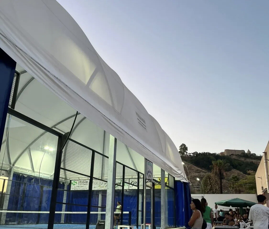 Campi indoor e area esterna Piroda Padel Club